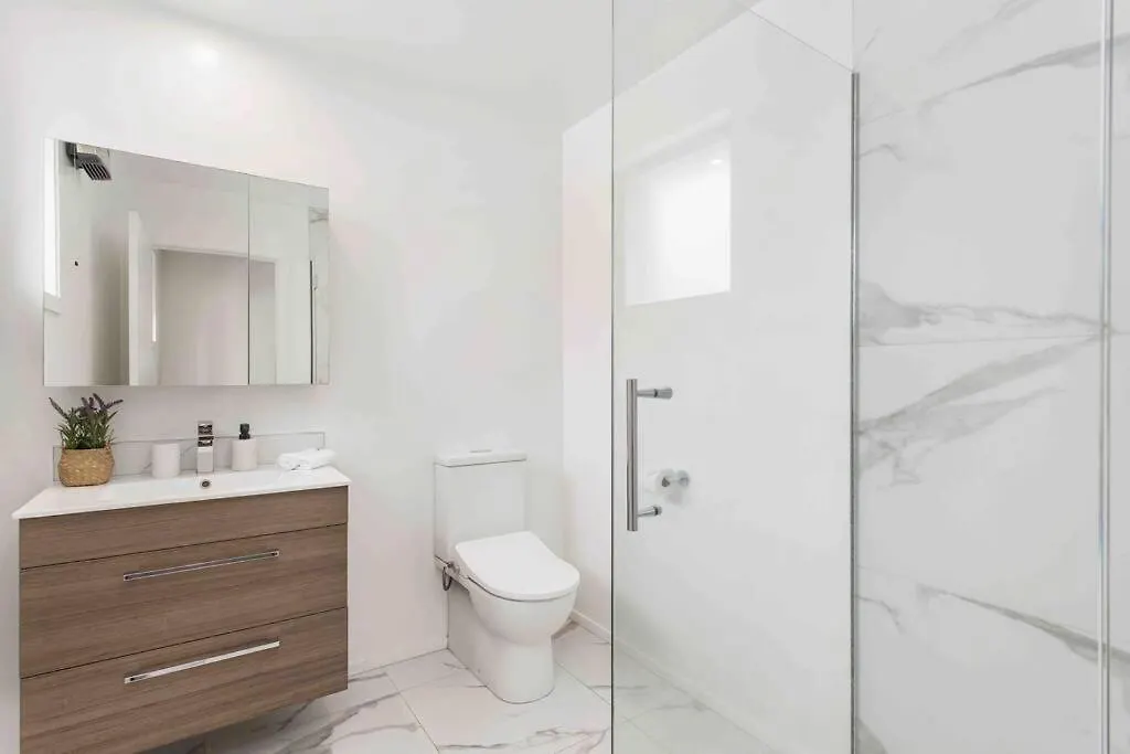 Exceptional Value For Money Sunny Warm 5 Mins Cbd Apartment Christchurch