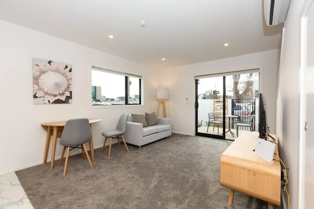 Exceptional Value For Money Sunny Warm 5 Mins Cbd Apartment Christchurch